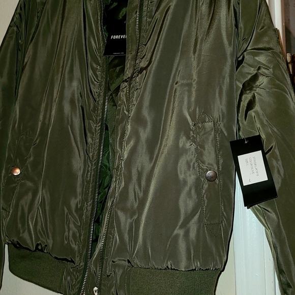 Forever 21 Bomber jacket. Olive green, size large, new with tags - Picture 2 of 3